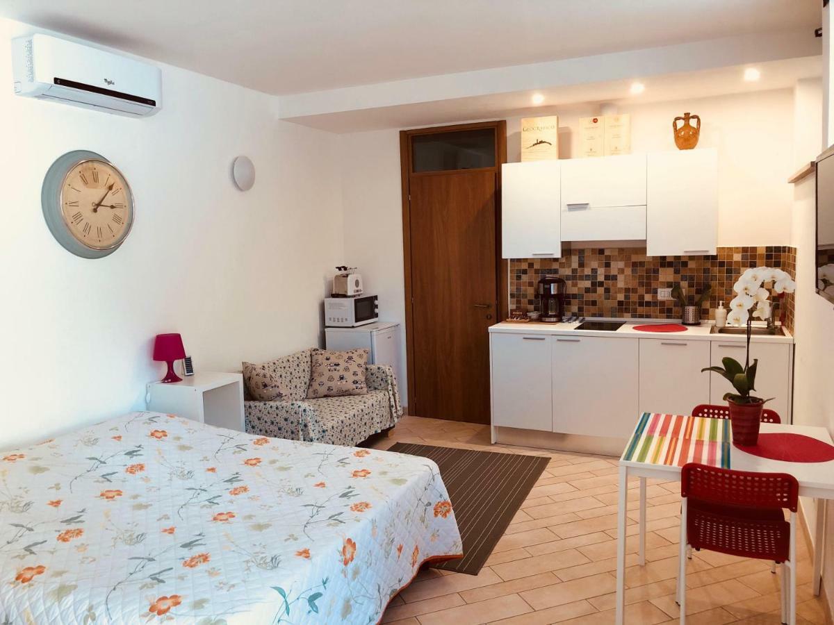 La Dolce Vita Studio With Free Private Parking Siena Exterior photo