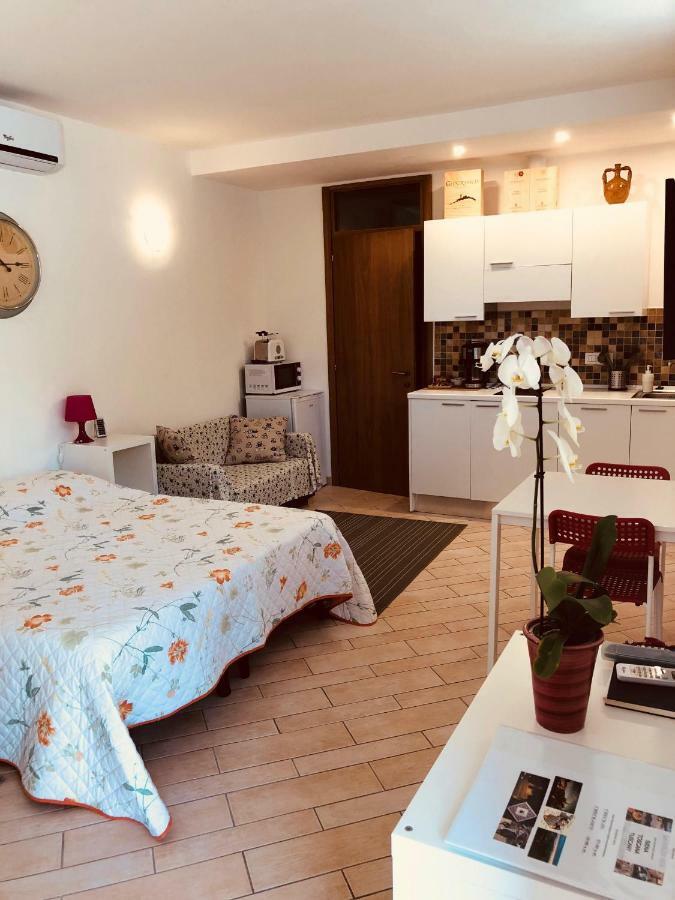 La Dolce Vita Studio With Free Private Parking Siena Exterior photo