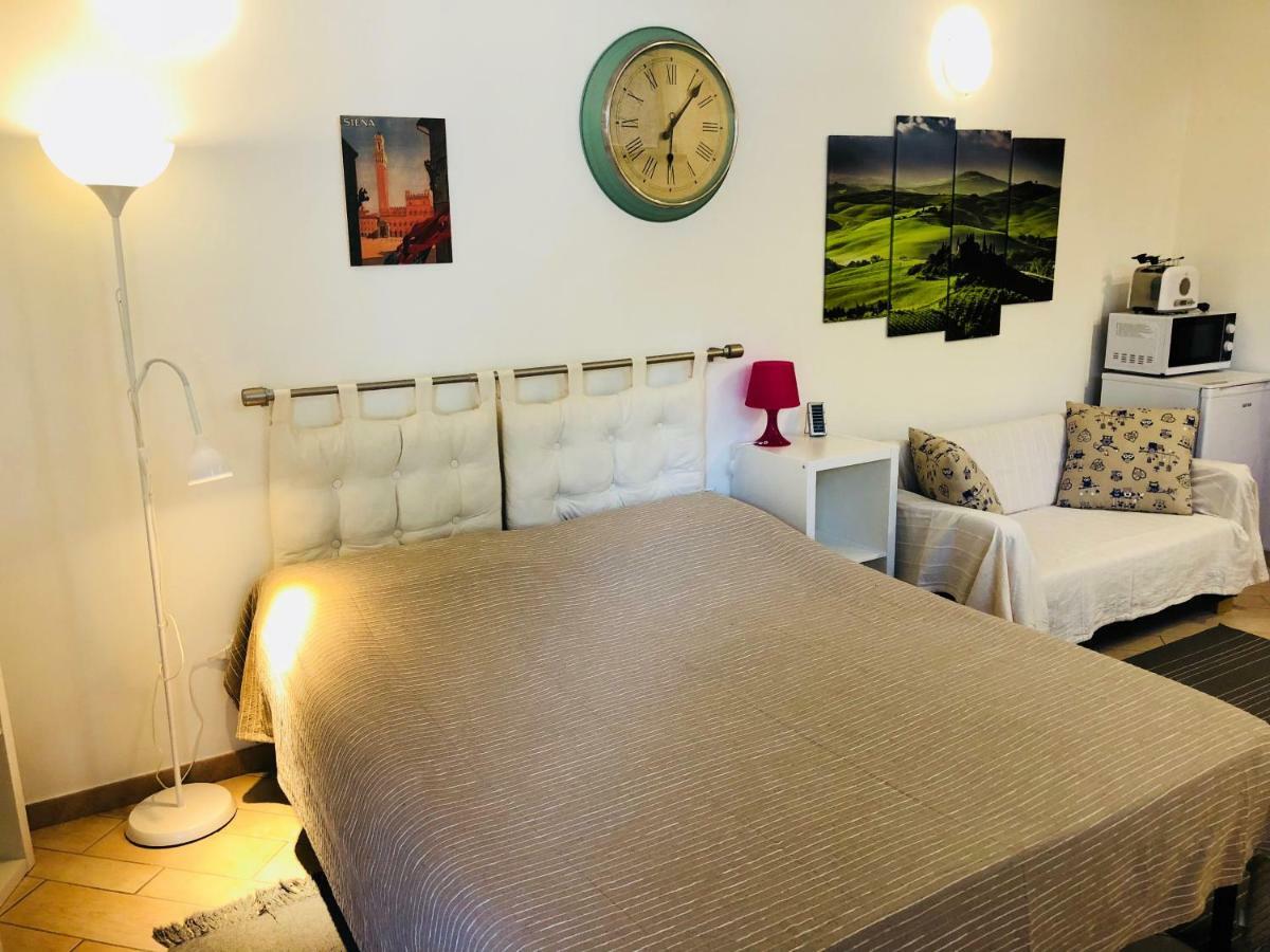 La Dolce Vita Studio With Free Private Parking Siena Exterior photo